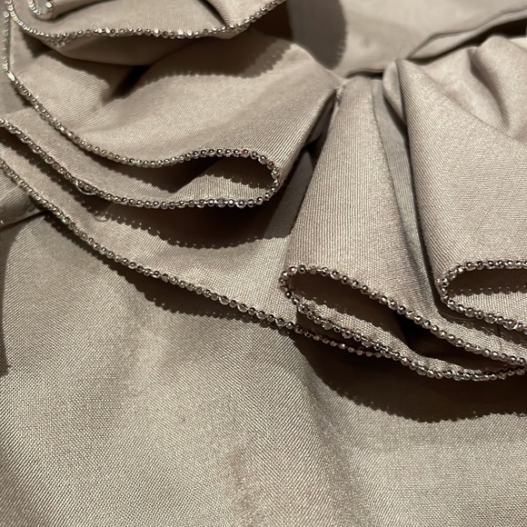 Brunello Cucinelli XS Dress with fun Moneli Detailed Collar and tie belt. - Picture 5 of 8